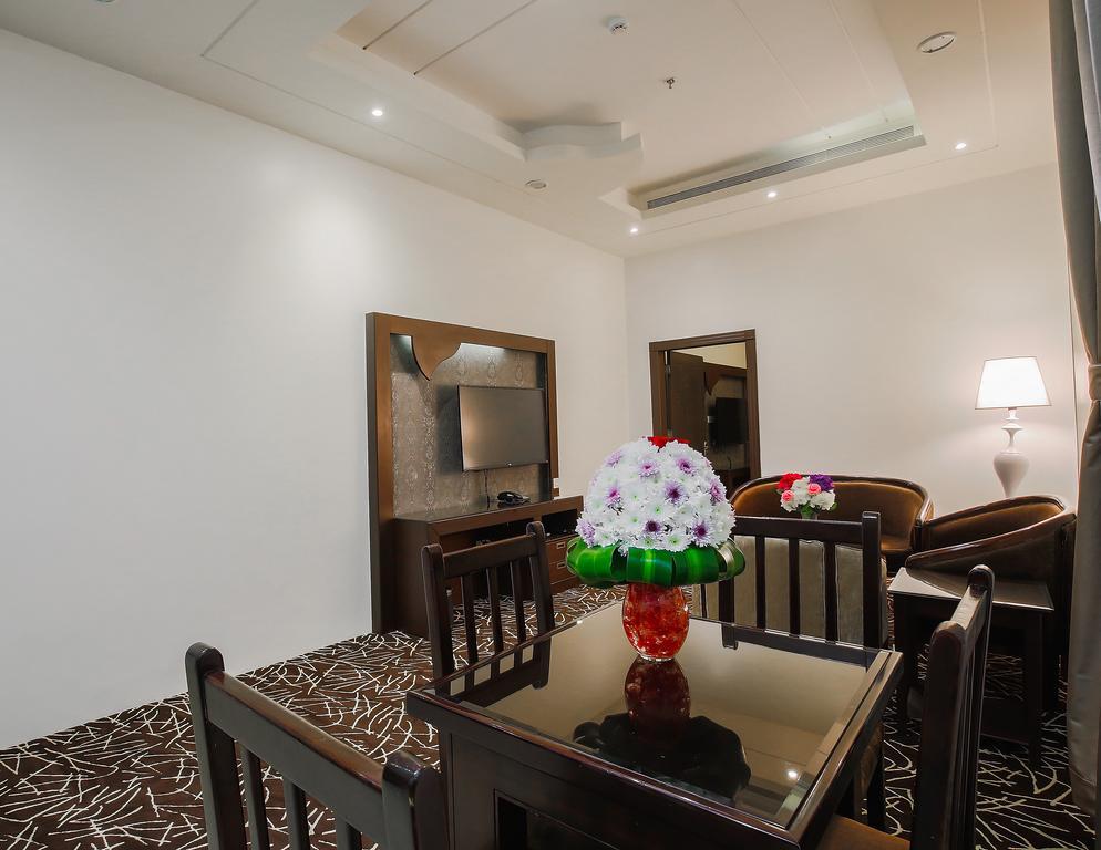 Rest Night Serviced Apartments- Alhamra Эр-Рияд Экстерьер фото A suite at the hotel