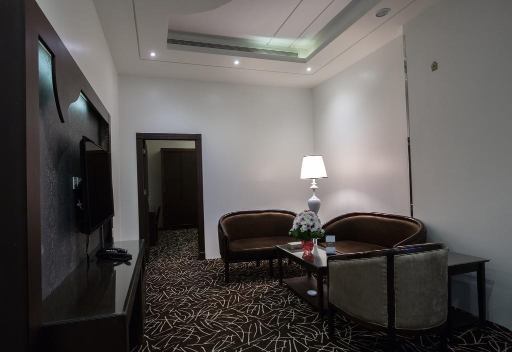 Rest Night Serviced Apartments- Alhamra Эр-Рияд Экстерьер фото A suite at the hotel