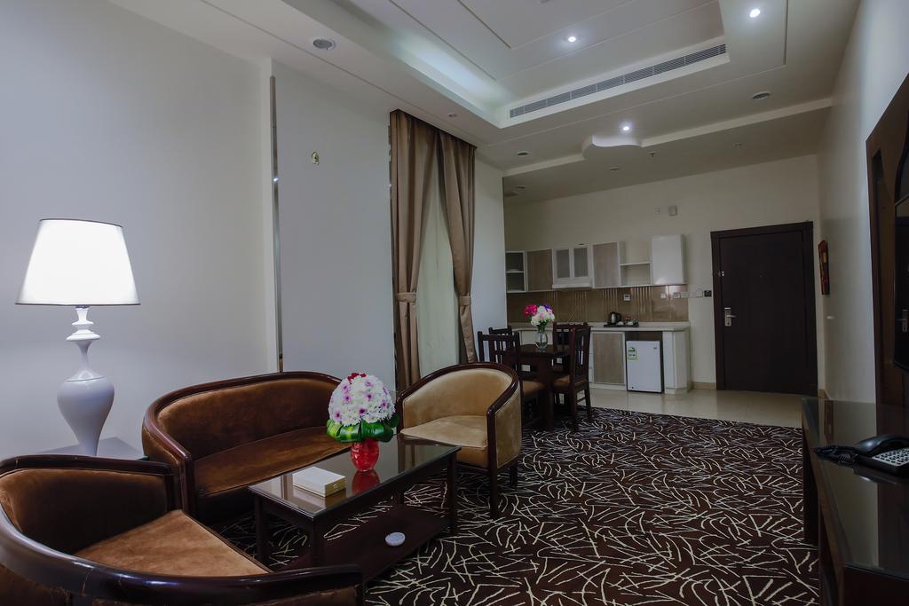 Rest Night Serviced Apartments- Alhamra Эр-Рияд Экстерьер фото A suite at the hotel