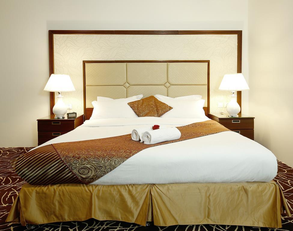 Rest Night Serviced Apartments- Alhamra Эр-Рияд Экстерьер фото A bed