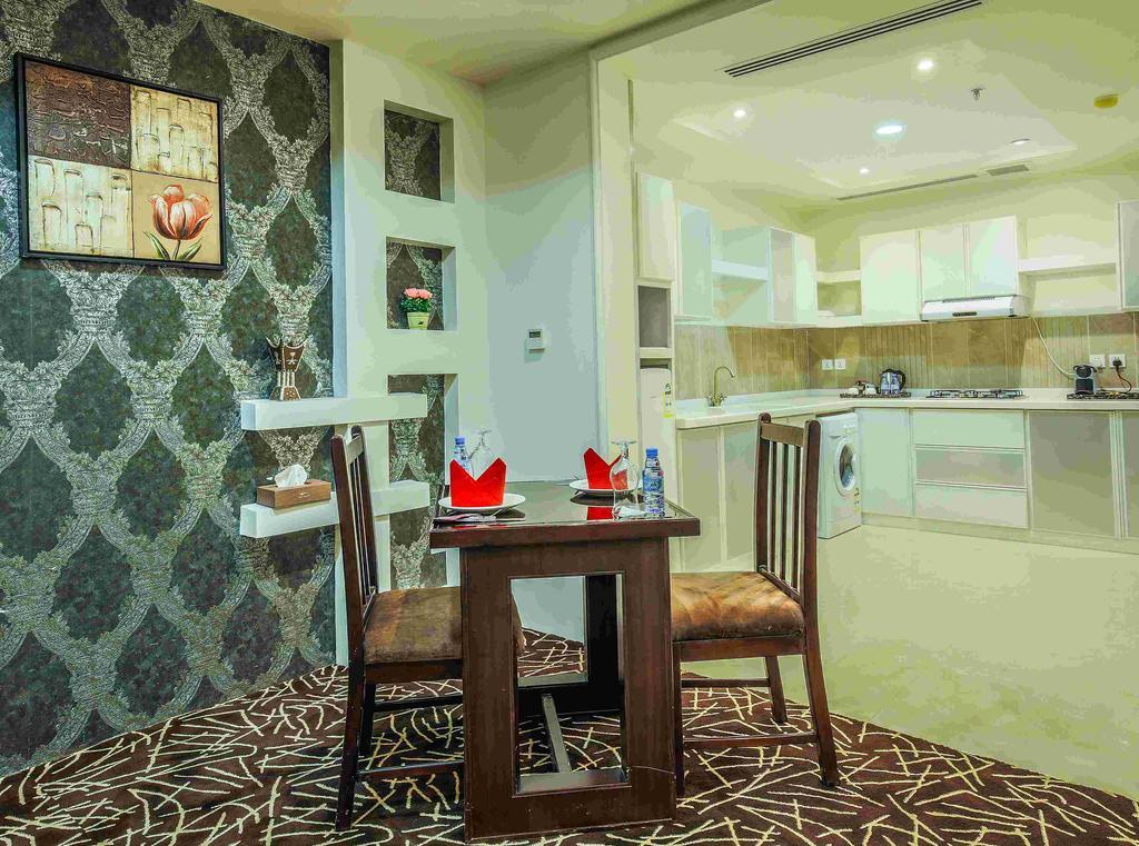 Rest Night Serviced Apartments- Alhamra Эр-Рияд Экстерьер фото A kitchen in a hotel suite